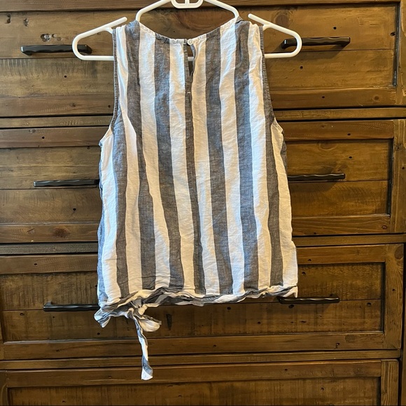 Bundle of J. Crew Sleeveless Shirts - Picture 3 of 7